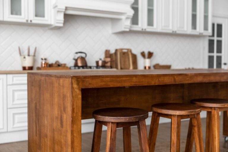 mesa-sillas-madera-cocina